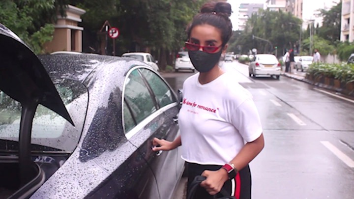 Patralekha spotted at Foodhall in Khar Patralekha spotted at Foodhall in Khar