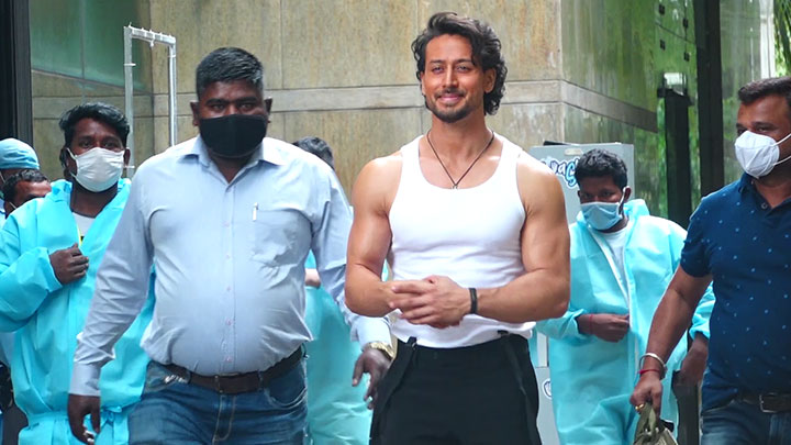 Tiger Shroff spotted at Hard Rock Cafe Tiger Shroff spotted at Hard Rock Cafe