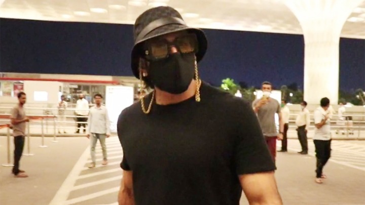 Ranveer Singh spotted at Airport