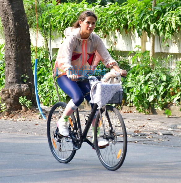 Photos: Aisha Sharma spotted cycling in Bandra Photos: Aisha Sharma spotted cycling in Bandra