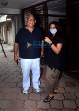 Photos: Farhan Akhtar, Shibani Dandekar, Zoya Akhtar, Satish Kaushik snapped at Javed Akhtar's house in Juhu