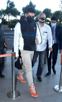 Photos: Gauahar Khan, Sharad Kelkar, Kainaat Arora and others snapped at the airport