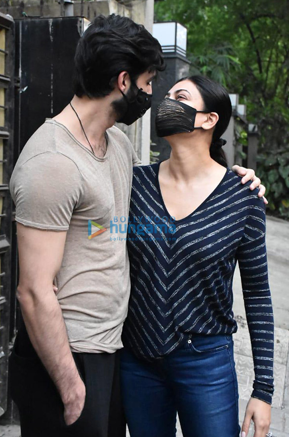 Photos Sushmita Sen with boyfriend Rohman Shawl snapped at Bandra (3