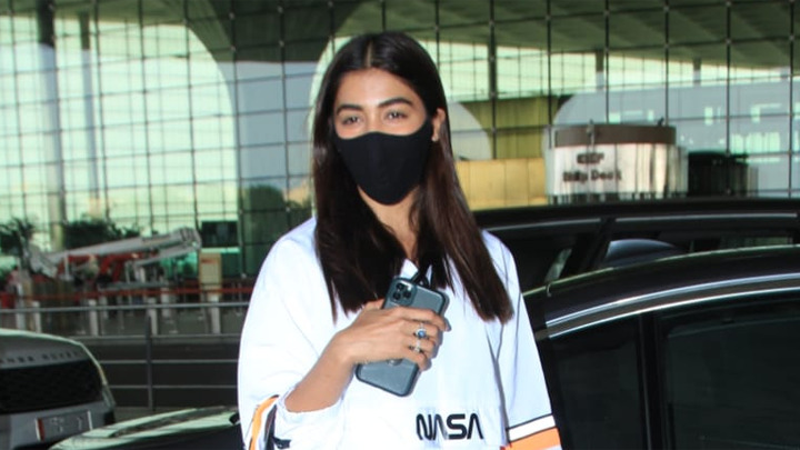 Pooja Hegde spotted at Airport Pooja Hegde spotted at Airport