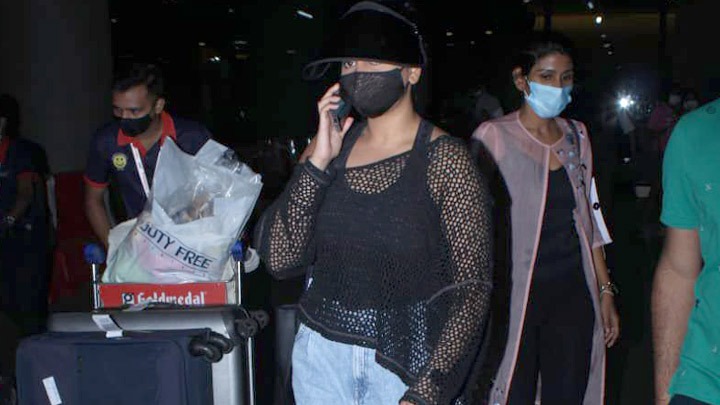 Sonakshi Sinha spotted at Airport Sonakshi Sinha spotted at Airport