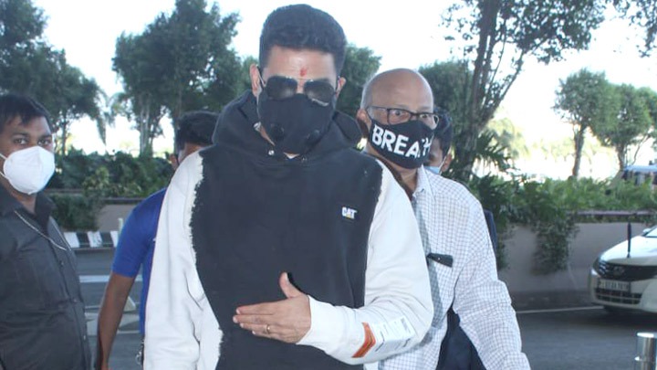 Spotted – Abhishek Bachchan and Sharad Kelkar at Airport Spotted - Abhishek Bachchan and Sharad Kelkar at Airport