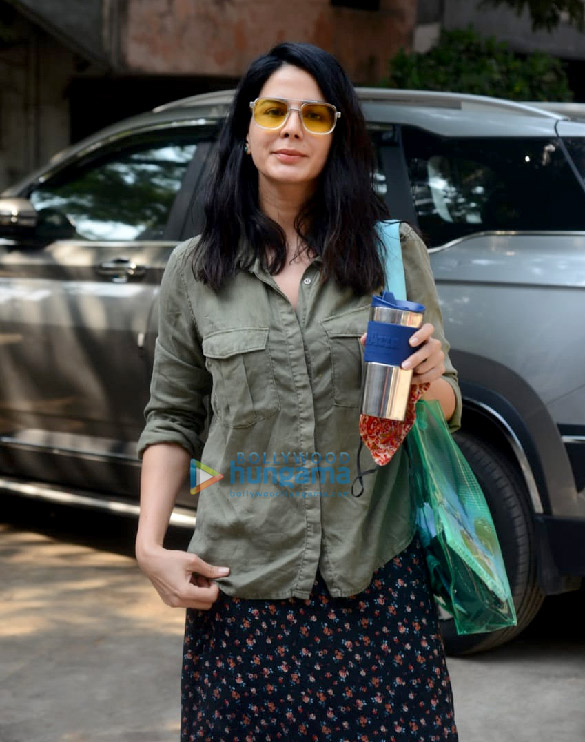 Photos: Kirti Kulhari spotted outside Black Frame Studios Photos: Kirti Kulhari spotted outside Black Frame Studios