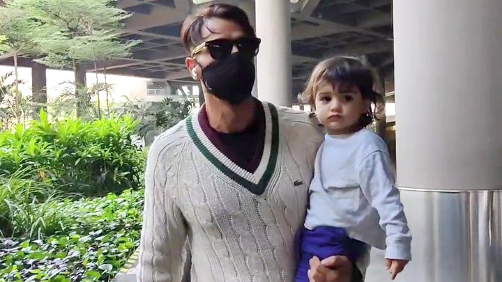 Arjun Rampal with family spotted at Airport Arjun Rampal with family spotted at Airport