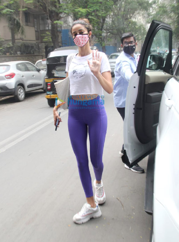 Photos: Ananya Panday spotted at yoga class in Bandra Photos: Ananya Panday spotted at yoga class in Bandra