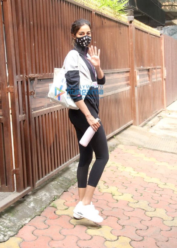 Photos: Ananya Panday spotted in Bandra Photos: Ananya Panday spotted in Bandra