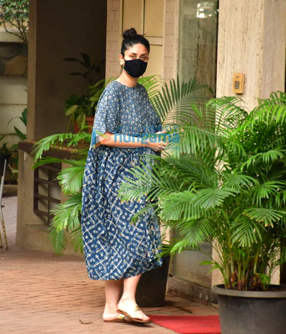 Photos: Kareena Kapoor Khan spotted in Bandra Photos: Kareena Kapoor Khan spotted in Bandra