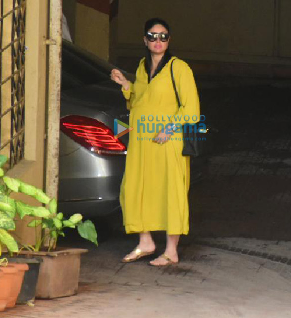 Photos: Kareena Kapoor Khan spotted in Bandra