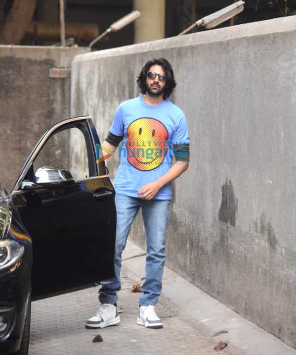 Photos: Kartik Aaryan snapped at Sanjay Leela Bhansali’s office