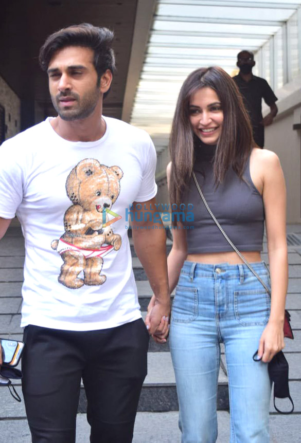 Photos: Pulkit Samrat and Kriti Kharbanda spotted at Hakkasan in Bandra