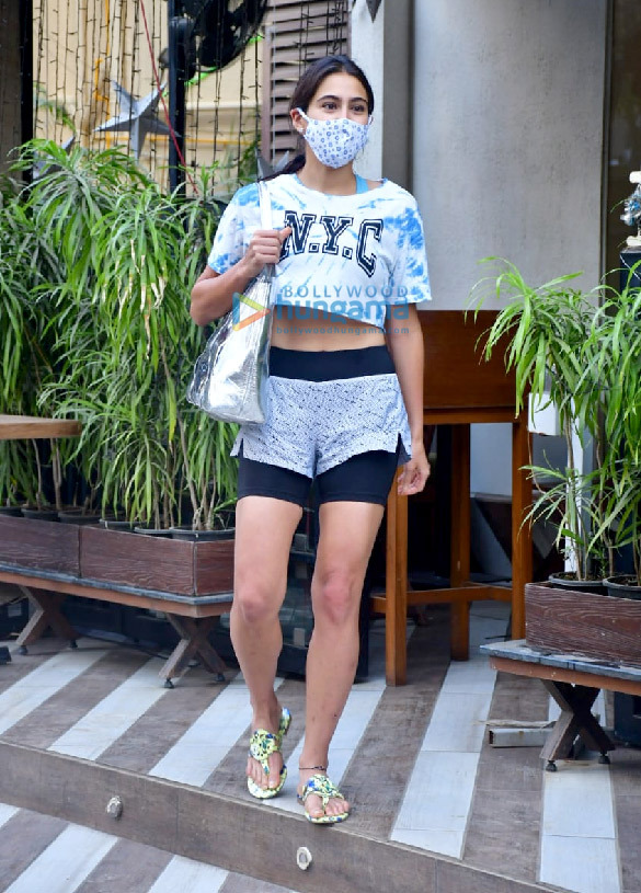 Photos: Sara Ali Khan spotted at The Farmer’s Cafe Photos: Sara Ali Khan spotted at The Farmer's Cafe