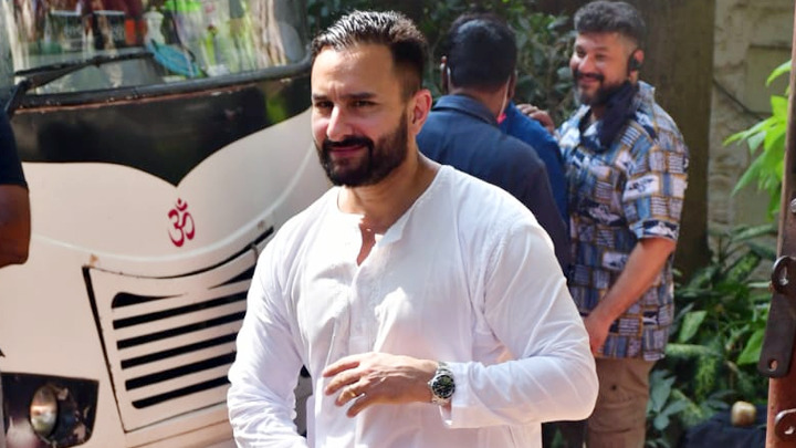 Saif Ali Khan and Arjun Kapoor spotted on-location shoot in Bandra Saif Ali Khan and Arjun Kapoor spotted on-location shoot in Bandra
