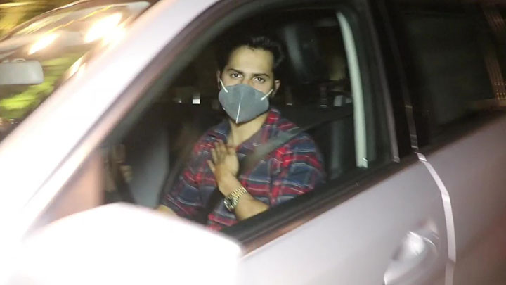 Varun Dhawan Snapped At Maddock Films Office Khar Varun Dhawan Snapped At Maddock Films Office Khar