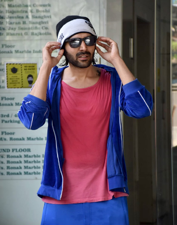 Photos: Kartik Aaryan spotted at a dance class in Andheri