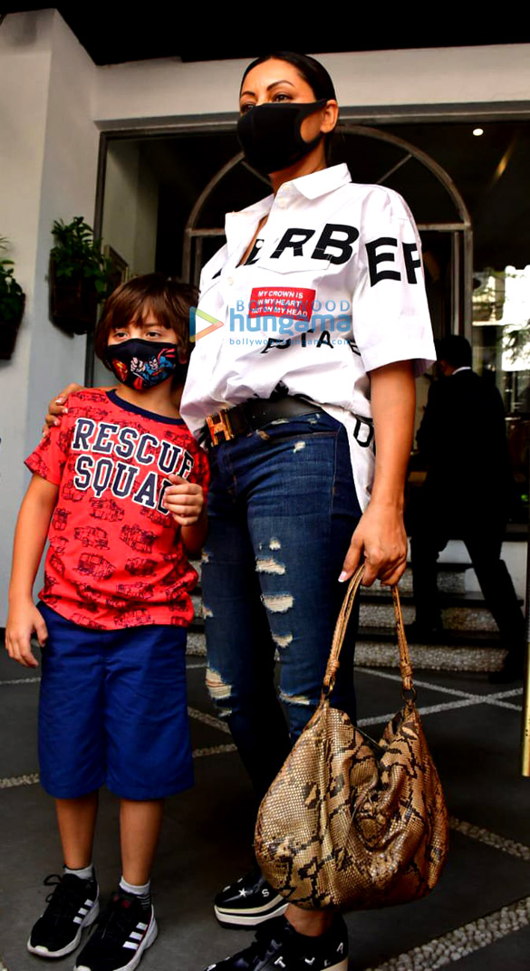 Photos Gauri Khan And Son AbRam Khan Snapped At Tori In Bandra (1 ...