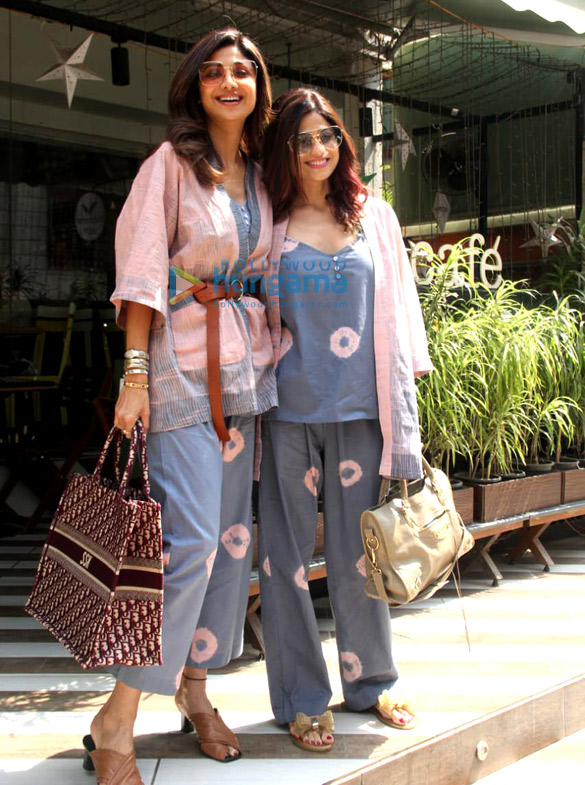 Photos: Shilpa Shetty and Shamita Shetty spotted at Farmers’ Cafe in Bandra Photos: Shilpa Shetty and Shamita Shetty spotted at Farmers' Cafe in Bandra