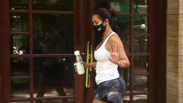 Malaika Arora spotted outside her residence in Bandra Malaika Arora spotted outside her residence in Bandra