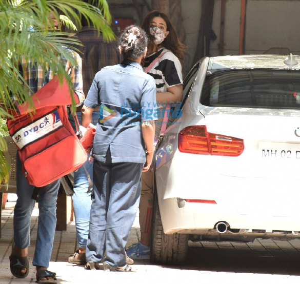 Photos: Nupur Sanon snapped in Andheri Photos: Nupur Sanon snapped in Andheri