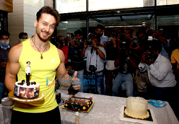 Photos: Tiger Shroff celebrates his birthday with media