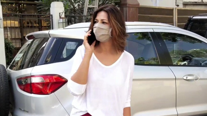 Sonali Bendre spotted at the OMA store in Juhu Sonali Bendre spotted at the OMA store in Juhu