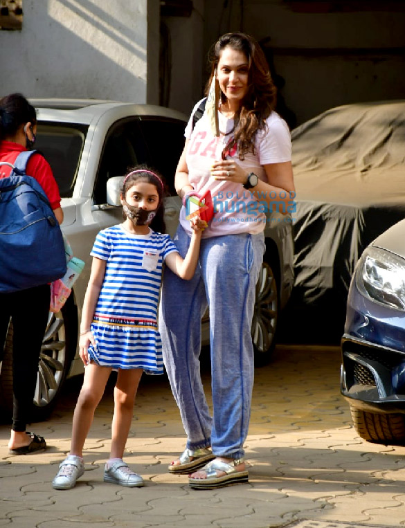 Photos: Isha Koppikar with daughter spotted in Bandra | Parties