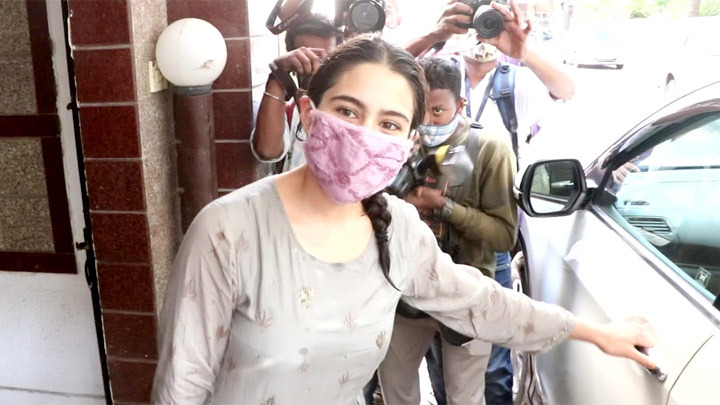 Sara Ali Khan spotted post-gym in Santacruz Sara Ali Khan spotted post-gym in Santacruz