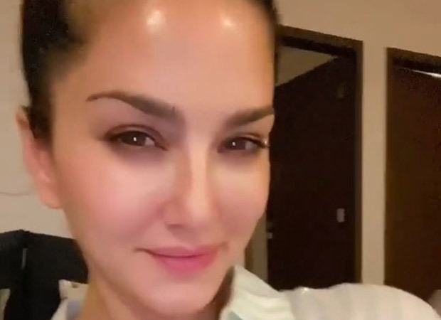 करीना कपूर खान ने तैमूर की कुछ मनमोहक तस्वीर को कुछ लॉकडाउन योग में साझा किया