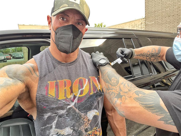 ब्लैक एडम फिल्मांकन से पहले ड्वेन जॉनसन को COVID-19 वैक्सीन की दूसरी खुराक मिलती है 