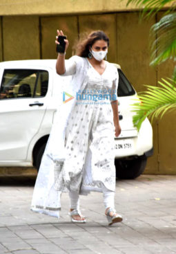 Photos: Huma Qureshi spotted outside her building on Eid