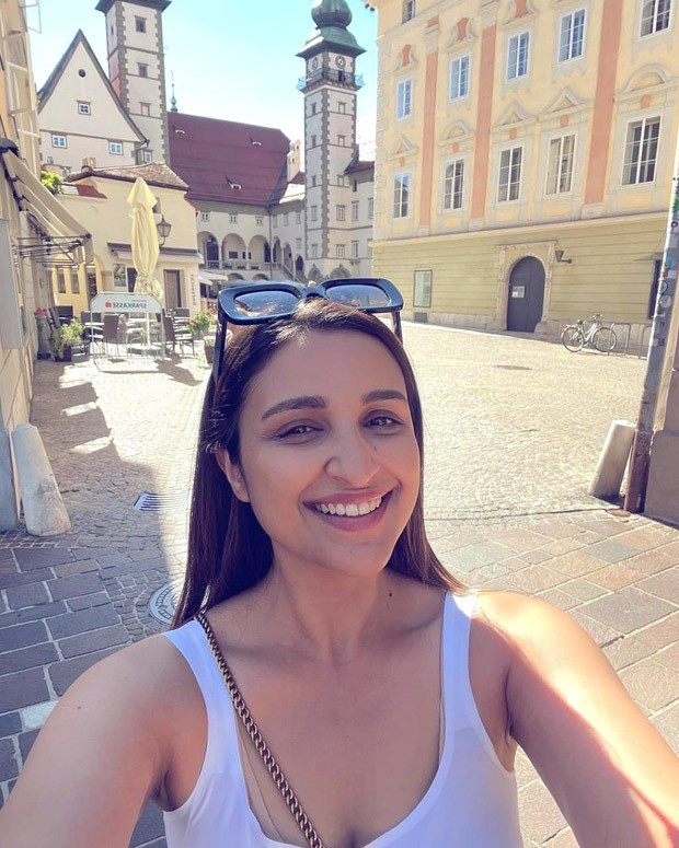 Parineeti Chopra sonríe ante las selfies sin maquillaje de sus vacaciones en Turquía