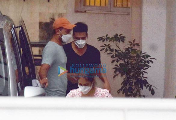 Photos: Akshay Kumar spotted at a dubbing studio in Juhu