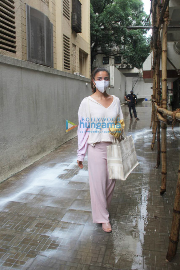 Photos: Alia Bhatt spotted at Dharma Productions office in Khar