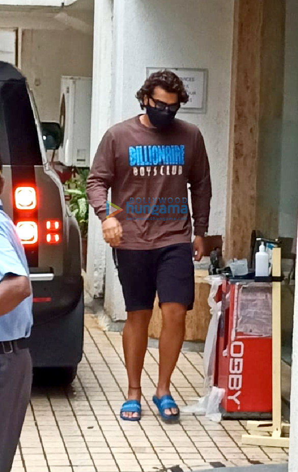 Photos: Arjun Kapoor snapped with his sister at Hinduja Hospital