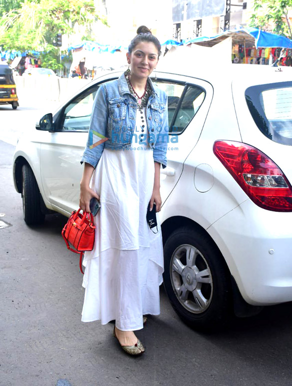 Photos: Hansika Motwani spotted at a store in Bandra