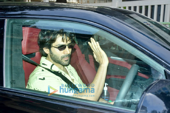 Photos: Kartik Aaryan and Shraddha Das spotted at Hinduja hospital