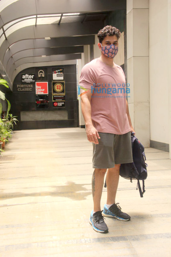 Photos: Kunal Kemmu spotted at the gym in Khar