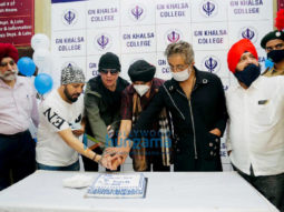 Photos: Mika Singh, Shakti Kapoor and others overlook vaccination of 2000 people