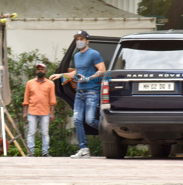 Photos: Ranbir Kapoor snapped at YRF studios in Andheri