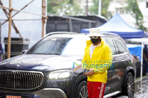 Photos: Ranveer Singh snapped on the sets of a shoot