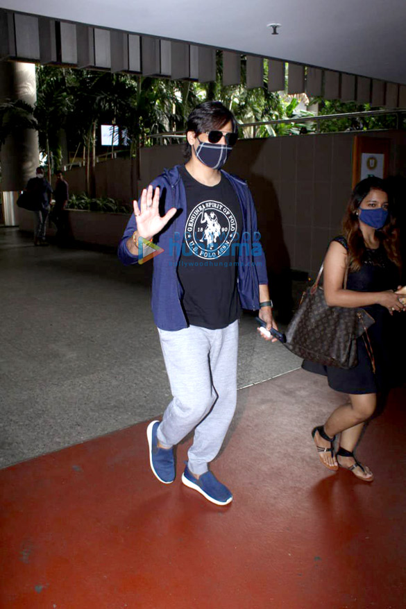 Photos: Vivek Oberoi snapped at the airport