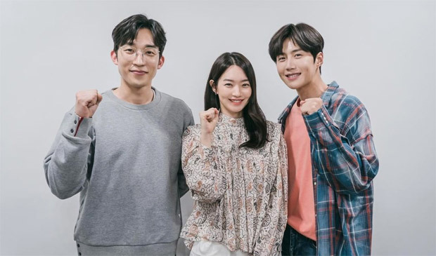 Shin Min Ah, Kim Seon Ho, Lee Sang Yi starrer Hometown Cha Cha to stream on Netflix along with tvN simultaneously 