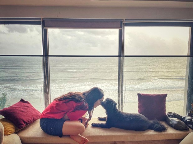 Shraddha-Kapoor-enjoys-a-calm-day-with-her-puppy-Shyloh-3.jpg