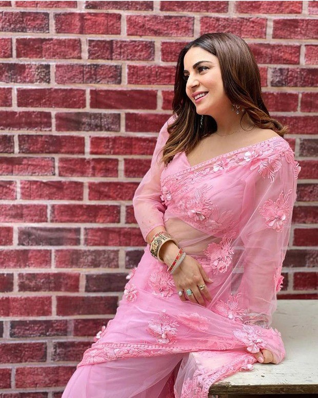 Kundali Bhagya Actress Shraddha Arya Makes Heads Turn In Stunning Embroidered Pink Saree 8617