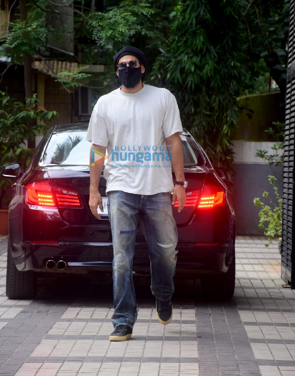 Photos: Aditya Roy Kapur spotted at a clinic in Khar