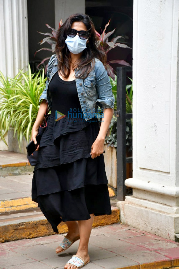 Photos: Chitrangda Singh spotted at a dental clinic in Bandra Photos: Chitrangda Singh spotted at a dental clinic in Bandra