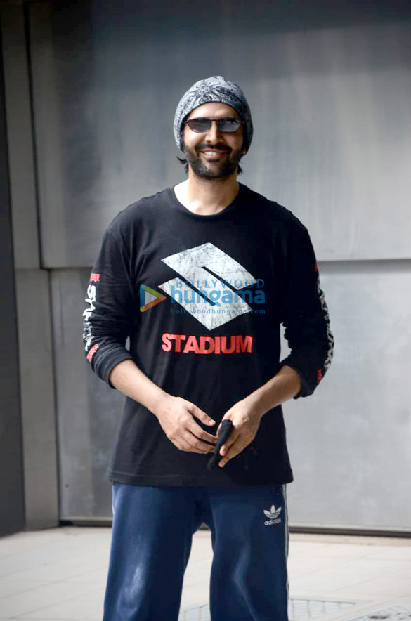 Photos: Kartik Aaryan snapped at dance class Photos: Kartik Aaryan snapped at dance class